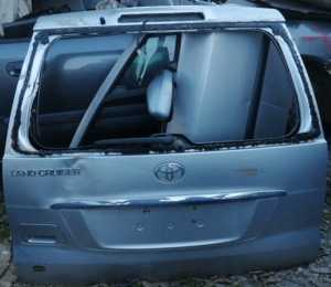 TOYOTA LAND CRUISER 2002-2011 ΤΖΑΜΟΠΟΡΤΑ ΑΣΗΜΙ (+50€ ΧΟΥΦΤΑ ΤΖΑΜΟΠΟΡΤΑΣ) ΧΤΥΠΗΜΕΝΗ